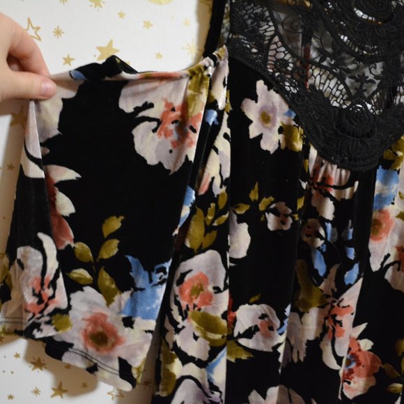 NWT Floral Velvet Lace Cold Shoulder Dress Small - Picture 4 of 8